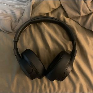 JBL Tune 710 Over the ear headphones